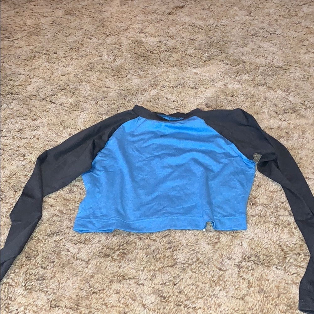 Long sleeve crop top